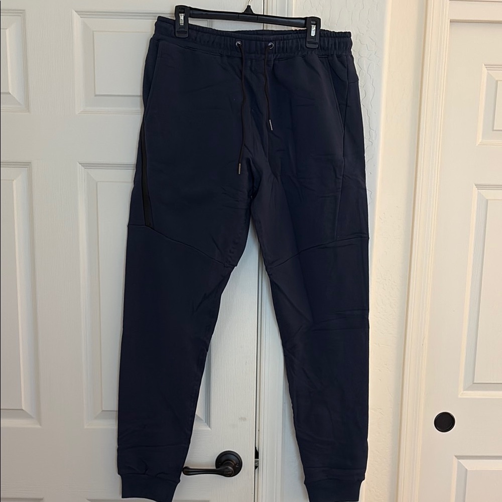 New Onthec man s Black Pants XL